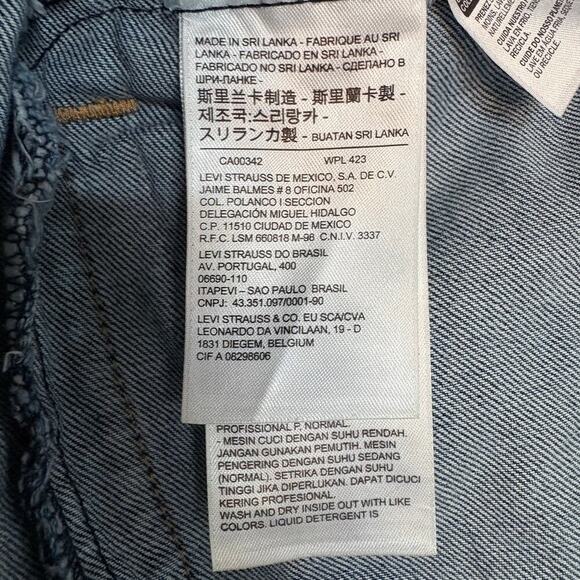 Levi’s Premium XS Trucker Jacket Denim Classic Light Wash normcore Y2K - Picture 4 of 7